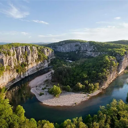 בית נופש In Near Ardeche River *